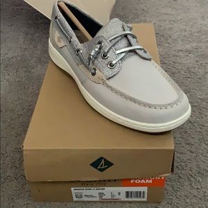 NWT Sperry size 7